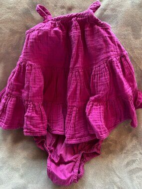 Baby Gap Ruffled Baby Romper, size 6-12 months